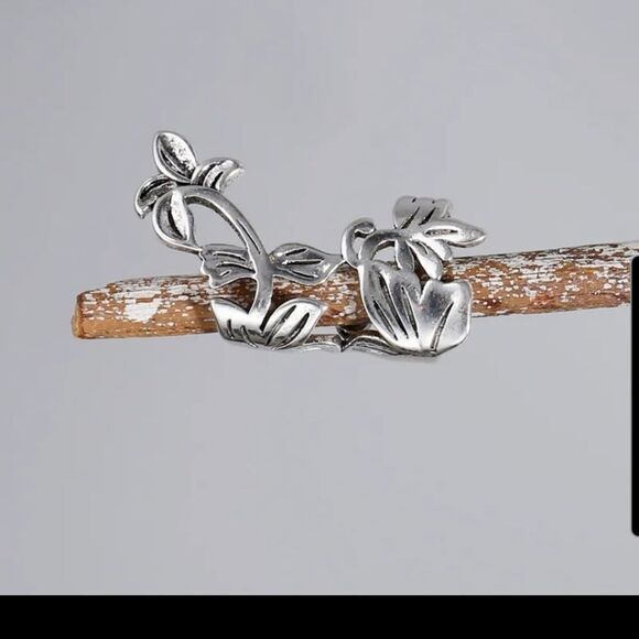 SILVER Floral Ear Cuff no piercing earring - Picture 3 of 4